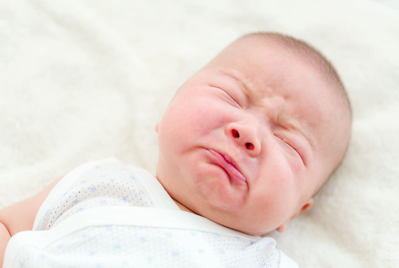 Giật mình khi ngủ có thể ảnh hưởng đến sự phát triển thể chất và trí não của bé