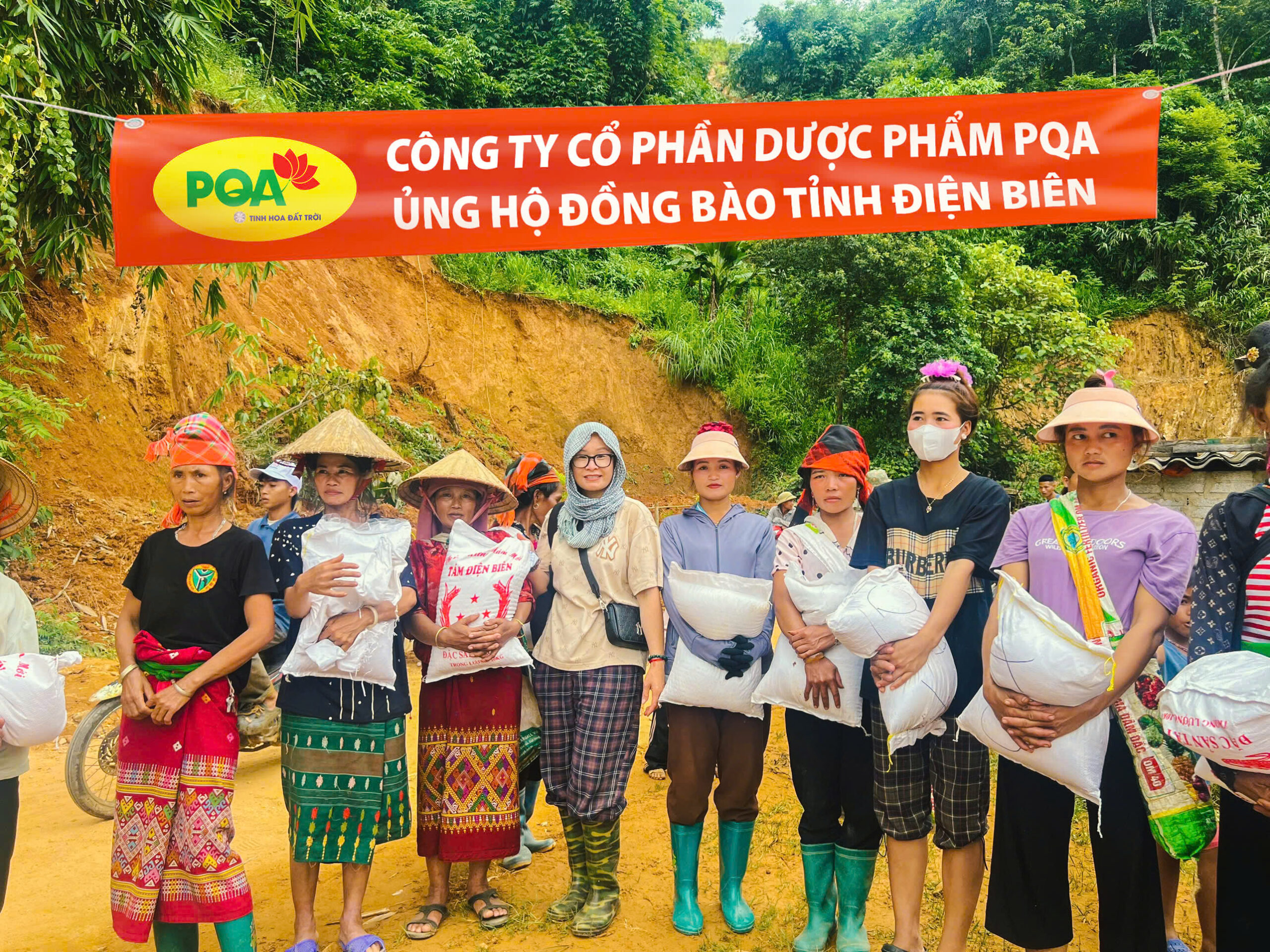 Ủng hộ bão lũ điện biên 4