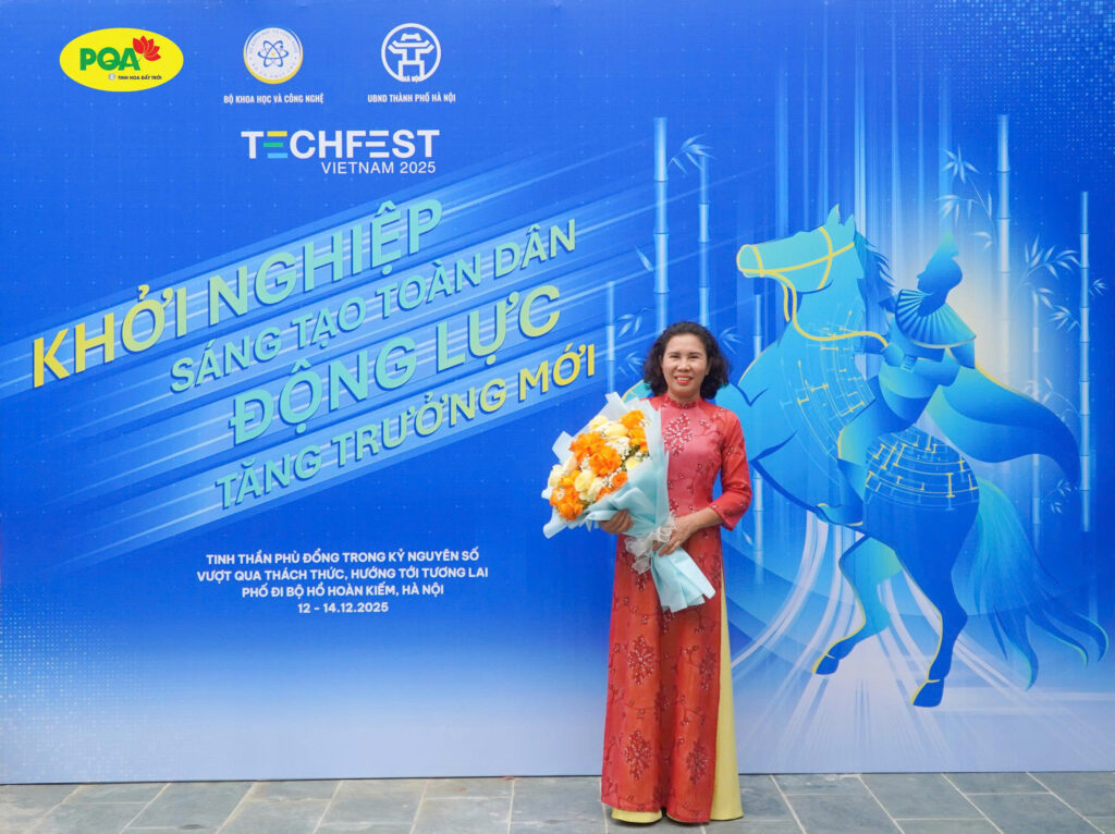 Dược sĩ cao cấp Vũ Thị Phương nhận giải KHCN