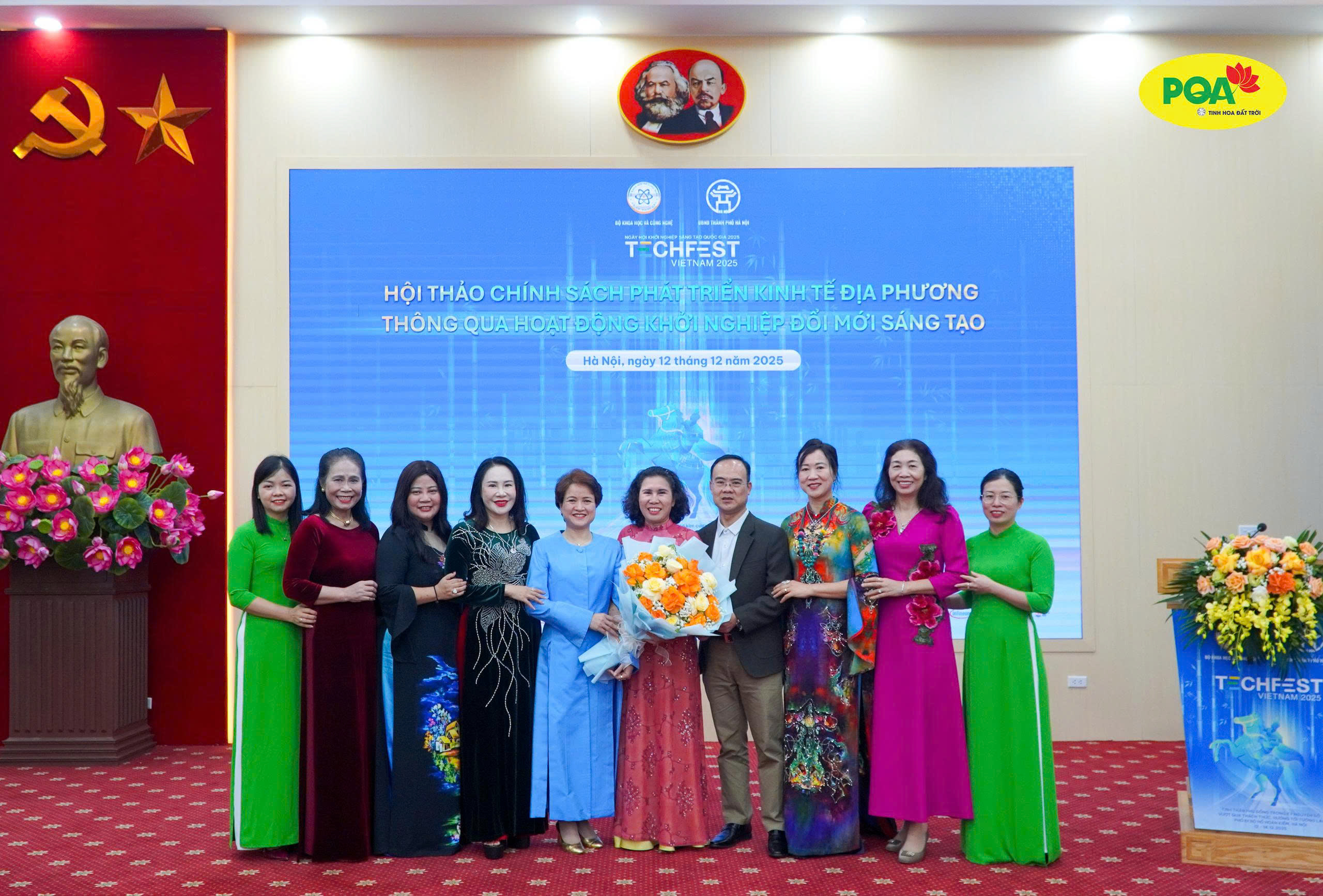 Dược sĩ cao cấp Vũ Thị Phương nhận giải KHCN