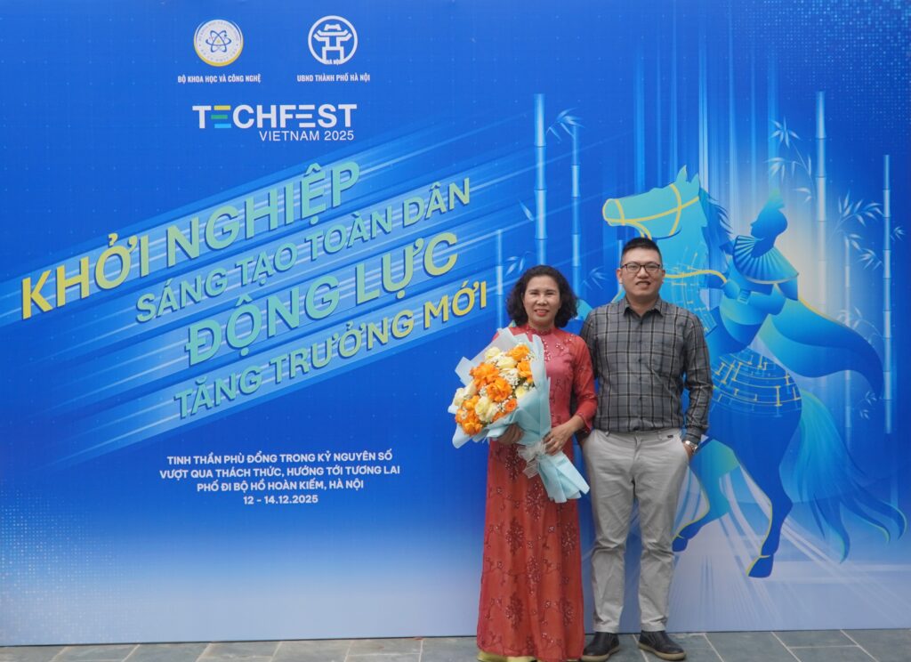 Dược sĩ cao cấp Vũ Thị Phương nhận giải KHCN 