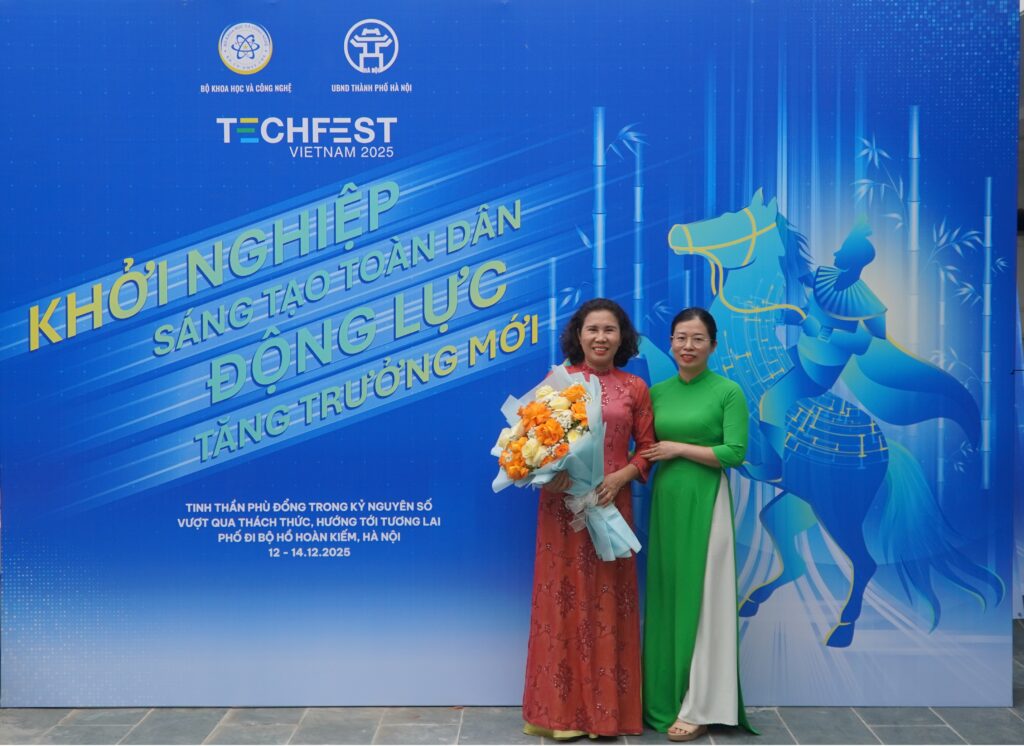 Dược sĩ cao cấp Vũ Thị Phương nhận giải KHCN 