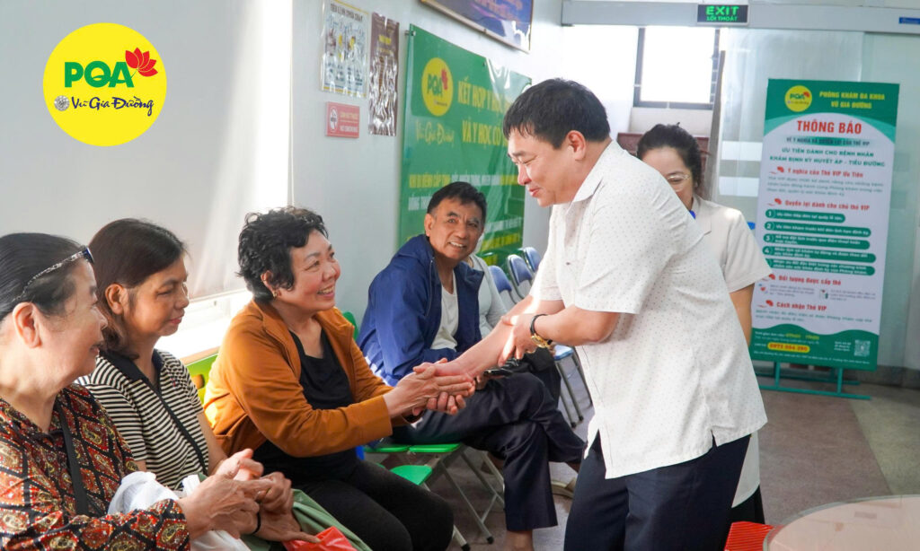 Lãnh đạo Phường Trường Thi thăm và chúc mừng Phòng khám Đa khoa Vũ Gia Đường nhân ngày Thầy thuốc Việt Nam