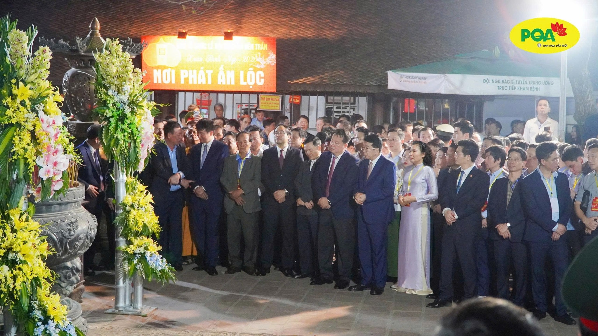 DƯỢC SĨ CAO CẤP VŨ THỊ PHƯƠNG VINH DỰ THAM DỰ LỄ KHAI ẤN ĐỀN TRẦN