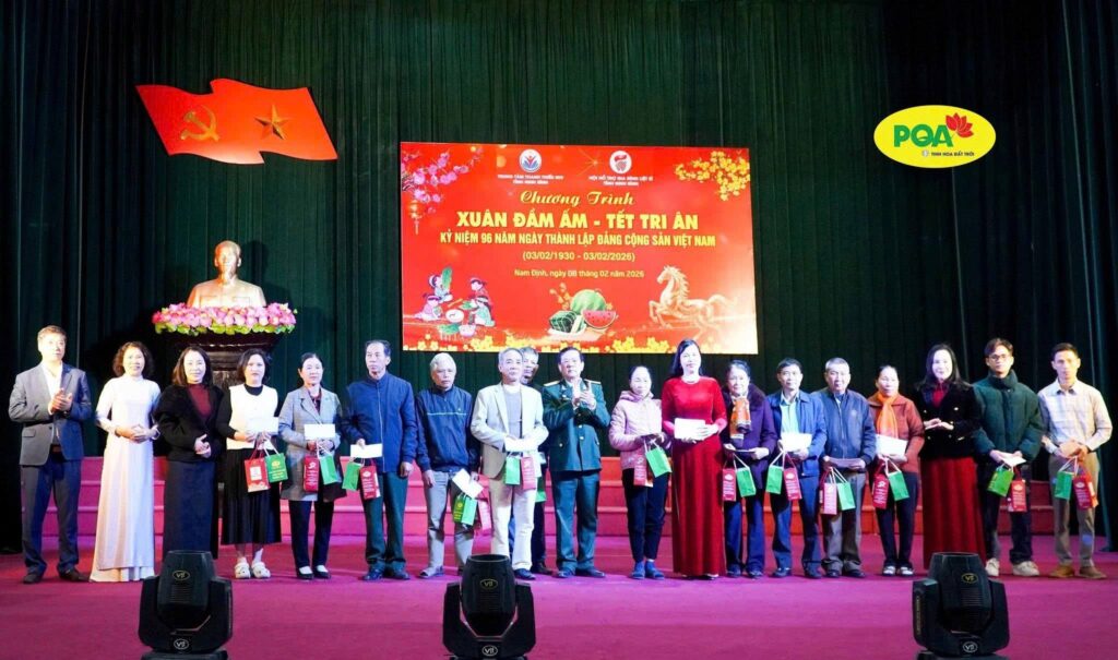 Dược sĩ cao cấp Vũ Thị Phương tại xuân đầm ấm - tết tri ân