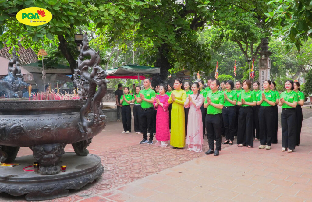 PQA thực hiện nghi lễ dâng cờ tại đền Trần