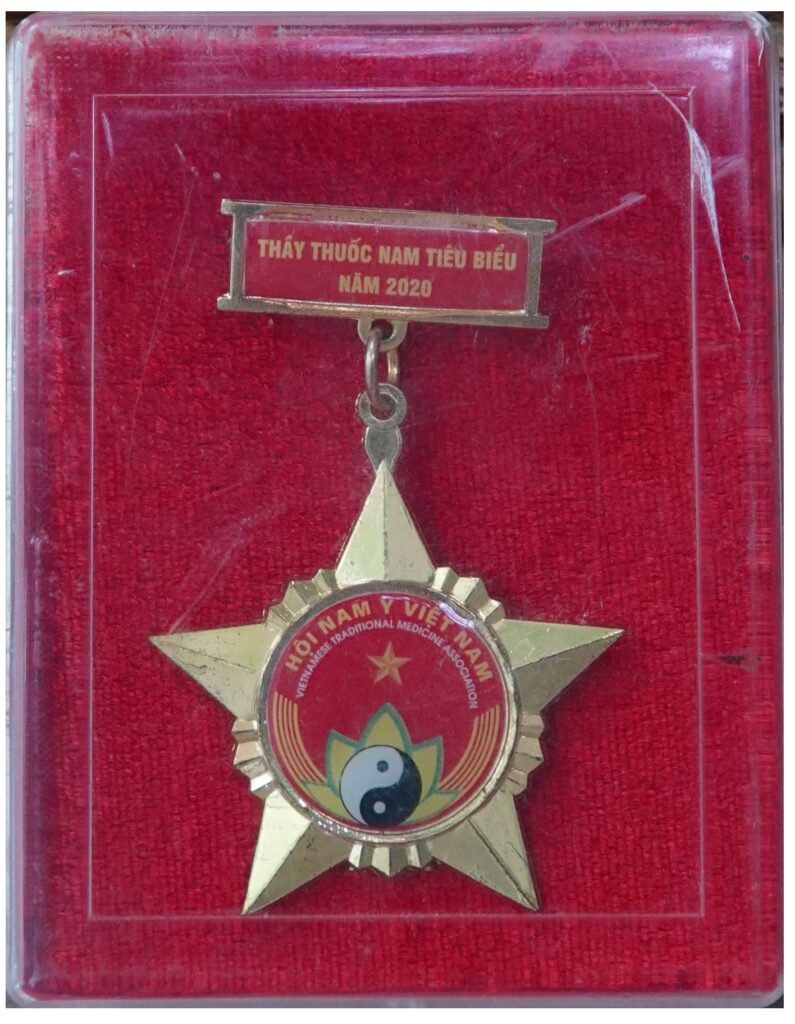 Huân chương thầy thuốc nam tiêu biểu