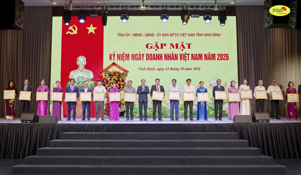 CHÚC MỪNG DƯỢC SĨ CAO CẤP VŨ THỊ PHƯƠNG VINH DỰ NHẬN BẰNG KHEN CỦA CHỦ TỊCH UBND TỈNH NINH BÌNH