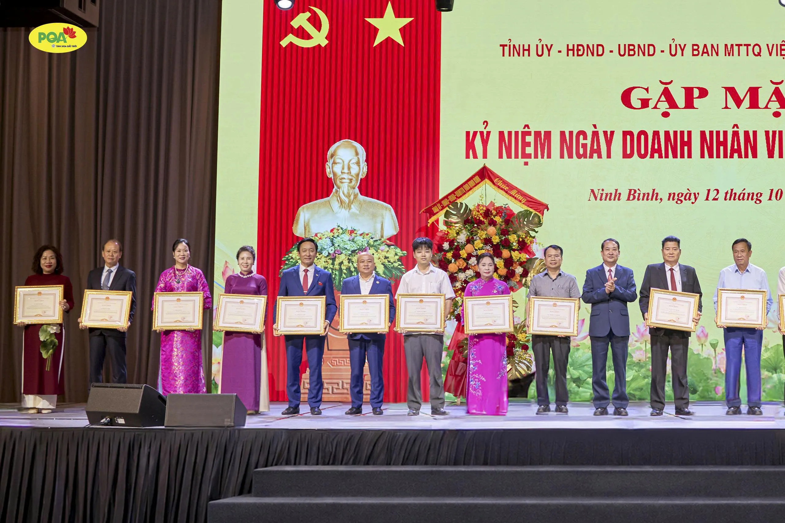 CHÚC MỪNG DƯỢC SĨ CAO CẤP VŨ THỊ PHƯƠNG VINH DỰ NHẬN BẰNG KHEN CỦA CHỦ TỊCH UBND TỈNH NINH BÌNH