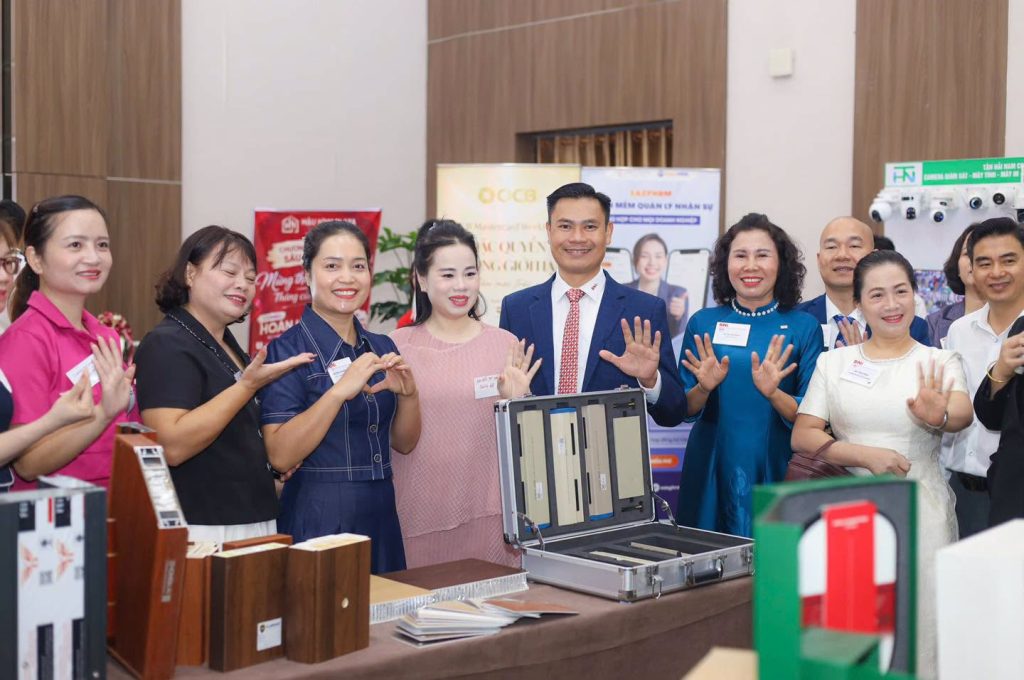 Lễ chuyển giao Ban điều hành NK6 -NK7 8