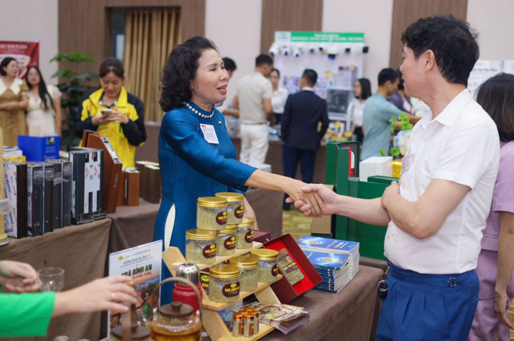 Lễ chuyển giao Ban điều hành NK6 -NK7 8