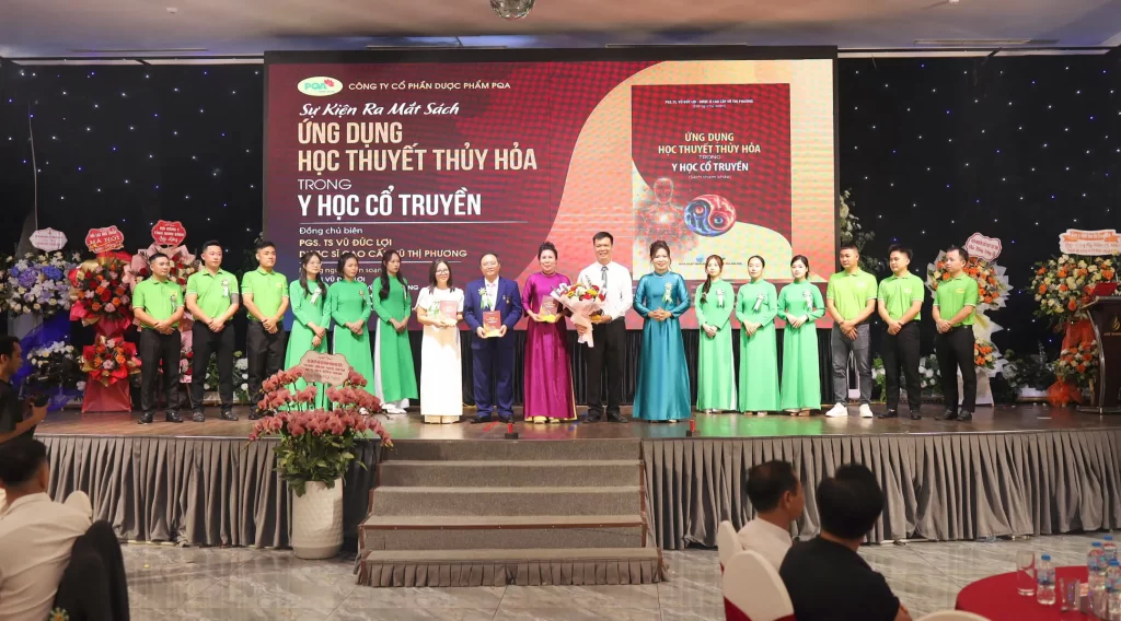 Lễ ra mắt sách diễn ra tại kỷ niệm 15 năm thành lập công ty cổ phần dược phẩm PQA