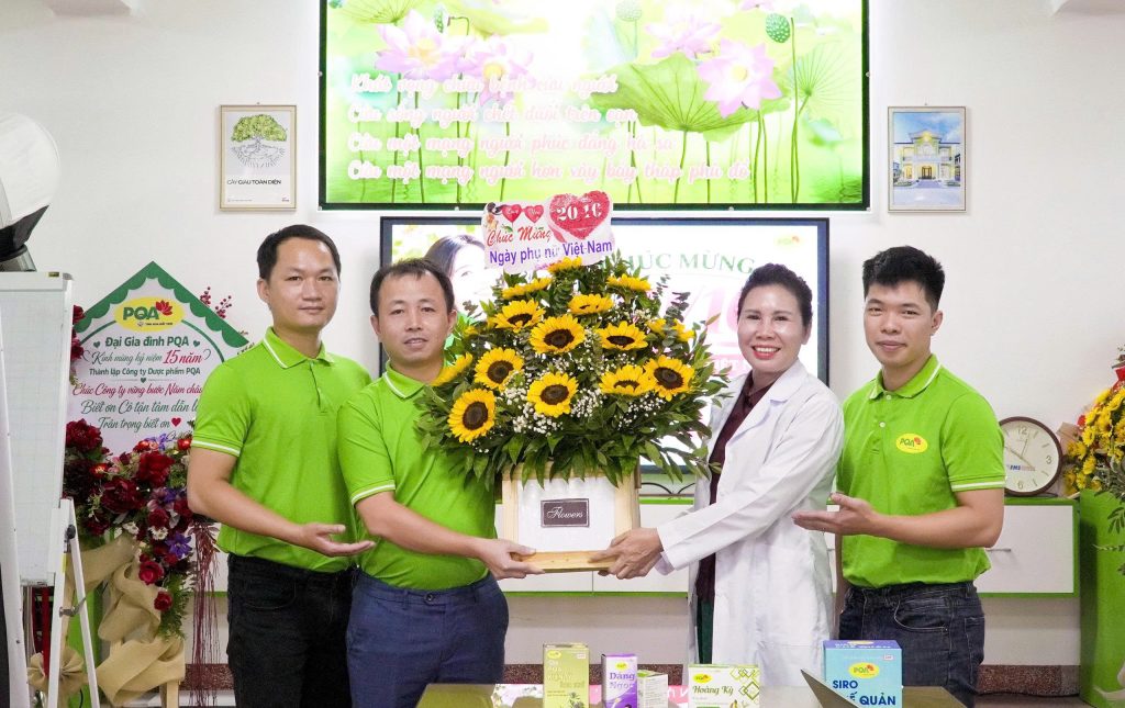 PQA gửi tặng bó hoa đến DSCC Vũ Thị Phương nhân ngày 20-10